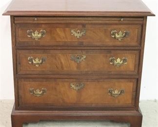 Heritage Signers bachelor chest