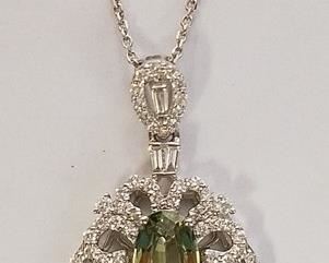 Plat. Green sapphire & diamond necklace App$12000