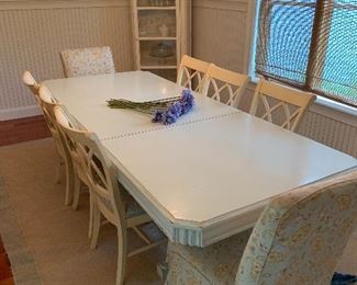 Dinning room table and matching chairs 
