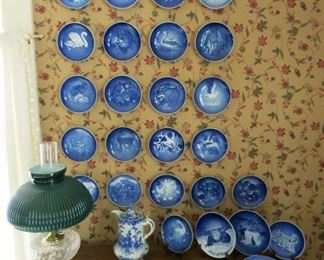 Bing & Grondahl collector plates, lamp w/ green glass shade