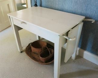 Antique doctor's exam table, 2 fold down side extensions, pull out extension on front