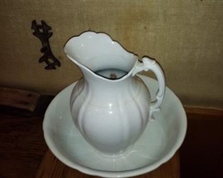 Ironstone pitcher and washbin
