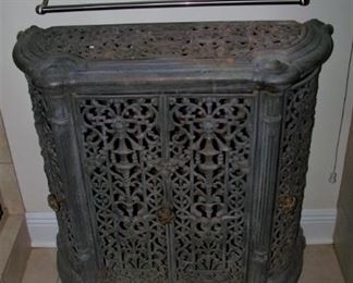 Outstanding iron wood/coal bin