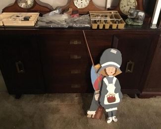 Buffet and mantle clocks
