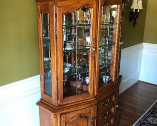 Gorgeous display cabinet with lighting