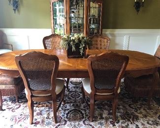 Thomasville MCM French dining room table with 6 chairs. 