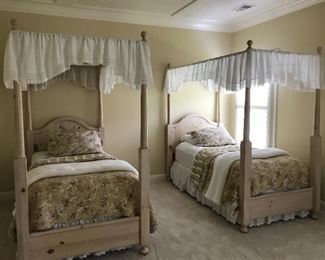 Adorable twin size canopy beds 