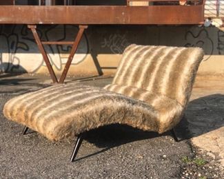 Fury wave chaise