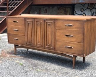 Broyhill Sculptra credenza