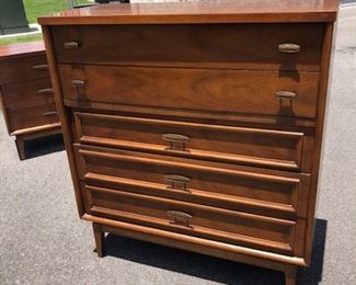 Simple mid century chest