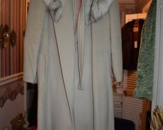 Beautiful Fur Collar Apagora Vintage Coat