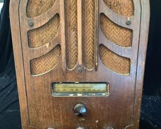 14. Antique General Electric Radio (11" x 8" x 16")
