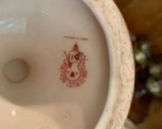21. Floral & Gold Porcelain Vase (8'')
22. Porcelain Bud Vase (5.5'')