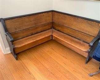 124. Corner Antique Oak Church Bench (52'' x 52'' x 17'' x 31'')