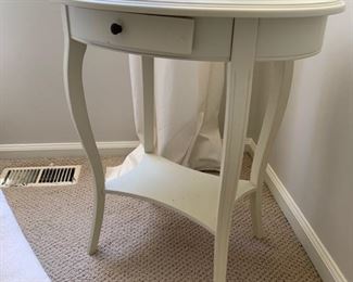 143. Oval White 1 Drawer Side Table (24'' x 19'' x 27'')