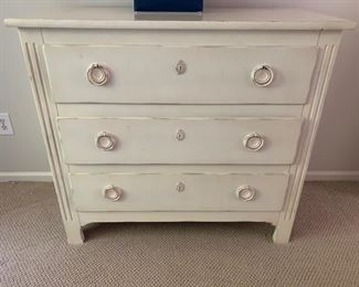 152. 3 Drawer White Chest (44'' x 21'' x 40'')