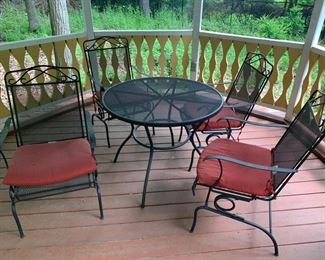 85. 36'' Round Black Mesh Metal Patio Table Set w/4 Matching Rocking Armchairs (22" x 22" x37")