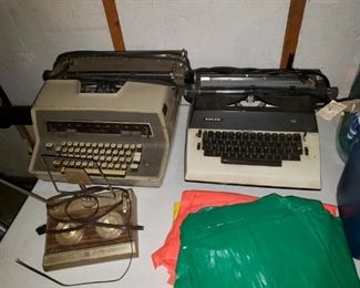 Fun old electric typewriters 