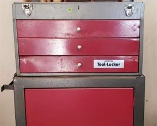 Nice tool box on wheels