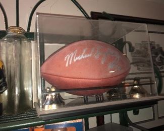 Mike Singletary signed ball