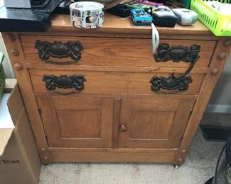 Vintage dresser/cabinet