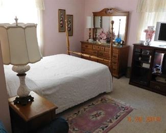 Four poster bedroom set.