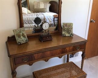 Berkey & Gay Furniture - vanity dressing table with mirror and stool