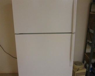 Whirlpool Refrigerator/Freezer, Clean & Working