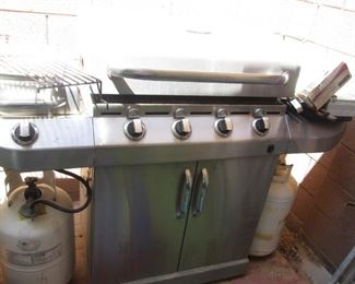 Commercial Infrared Char-Broil Grill 4 Burner with 2-Double Size Propane Tanks