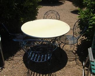 Patio Table/4-Chairs (Metal)