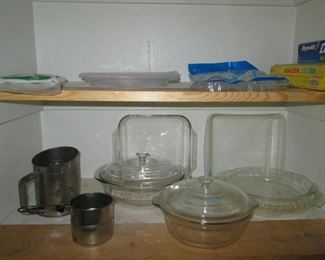 Pyrex Covered & Uncovered Casseroles & Pie Pans