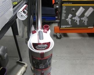 LIKE NEW Shark Professional Rotator with Attachments #XCD500