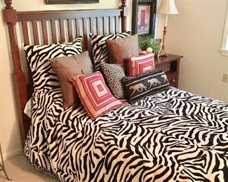 This is a full/queen headboard sold separately from the full size sleep comfort adjustable bed sitting with it