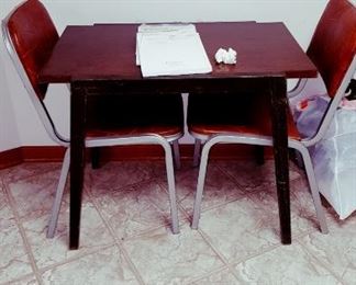 Table & Chairs