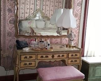 Vanity & Bench with Mirror