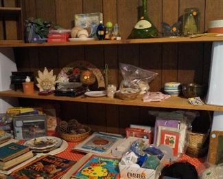 books, décor, toys