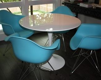 Contemporary table with 4 chairs