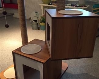 New (never used) Vesper's V-Double Cat Tree