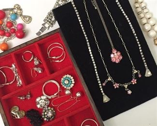 Nice women’s costume jewelry 