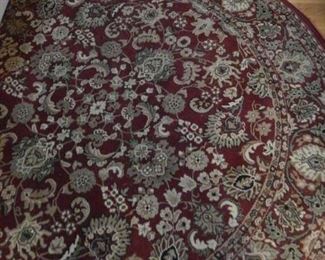 Round rug with pretty pattern.