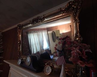 Large beautiful mirror...amazing frame!