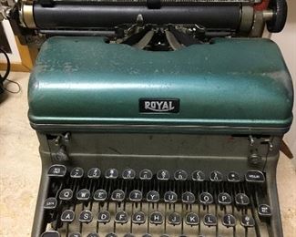 Royal Typewriter- it works!