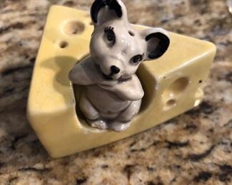 Mouse and Cheese Salt and Pepper