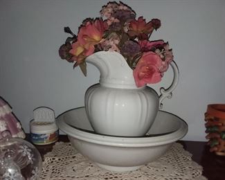 Ceramic hand wash basin