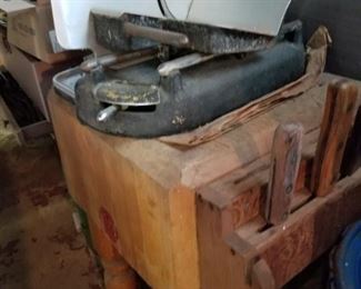  Butcher block with the knives shown