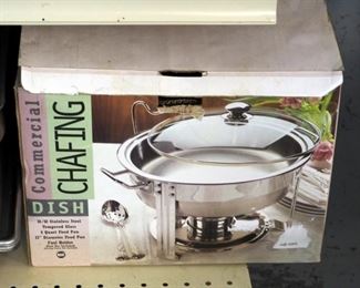 Commercial Chafing Dish Assortment Including Stainless Steel Pans, Baskets, Fuel and Round 4-Qt. Dish in Box