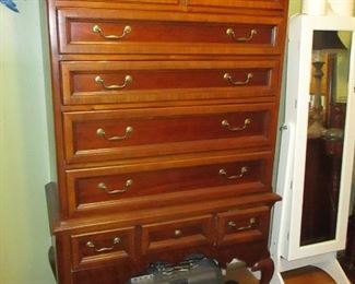 Thomasville Cherry Wood Bedroom Suite with Highboy

