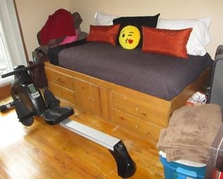 Captain's Bed With Drawers