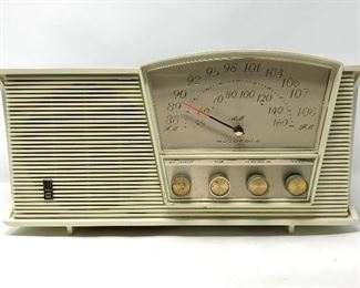Vintage Motorola AM/FM Radio Model B6W https://ctbids.com/#!/description/share/165030
