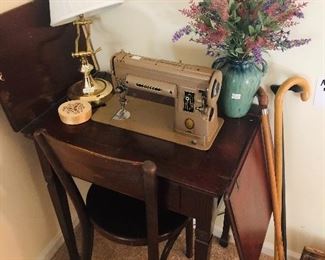 Singer sewing machine and table